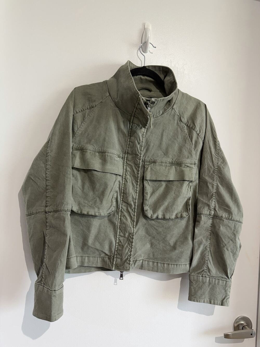 Evereve Funnel neck Soft Utility Cargo Linen blend Jacket Olive Sage green Sz-L